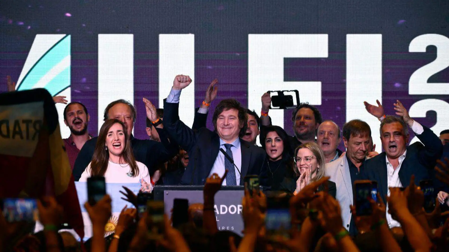 Javier Milei celebra sus resultados en la primera vuelta de la elección presidencial